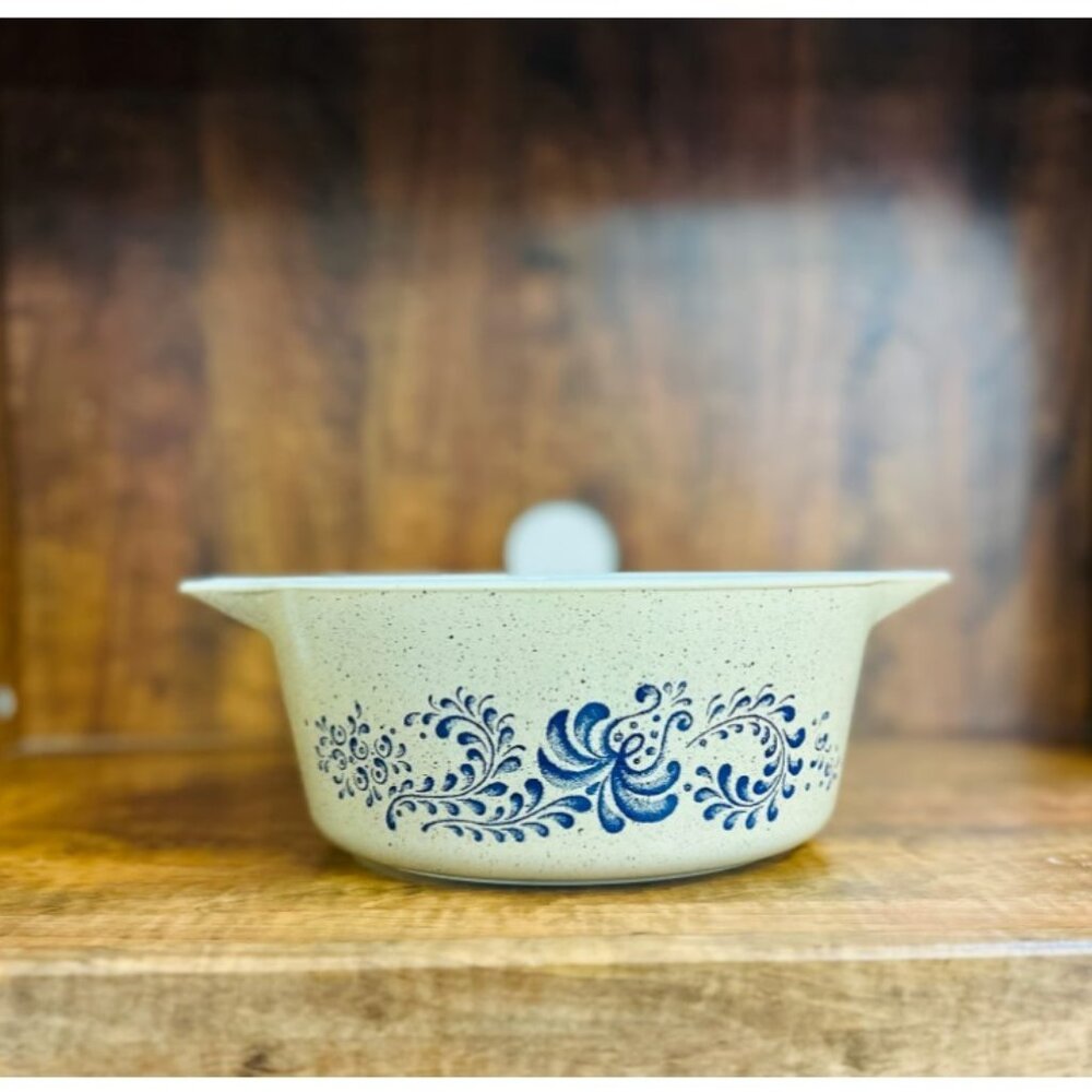 Vintage Pyrex homestead 475-B 2.5 liter casserole dish